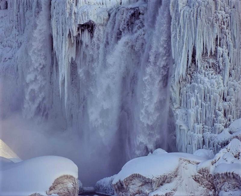 آبشار نیاگارا در زمستان، منبع عکس: cliftonhill.com، عکاس: ناشناس