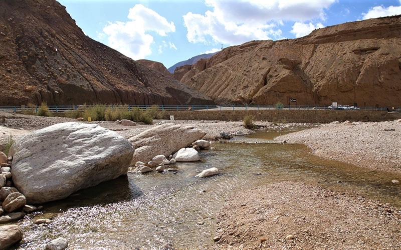 دره وسیع چشمه مرتضی علی، منبع عکس: گوگل مپ، عکاس: بهراد موعودی