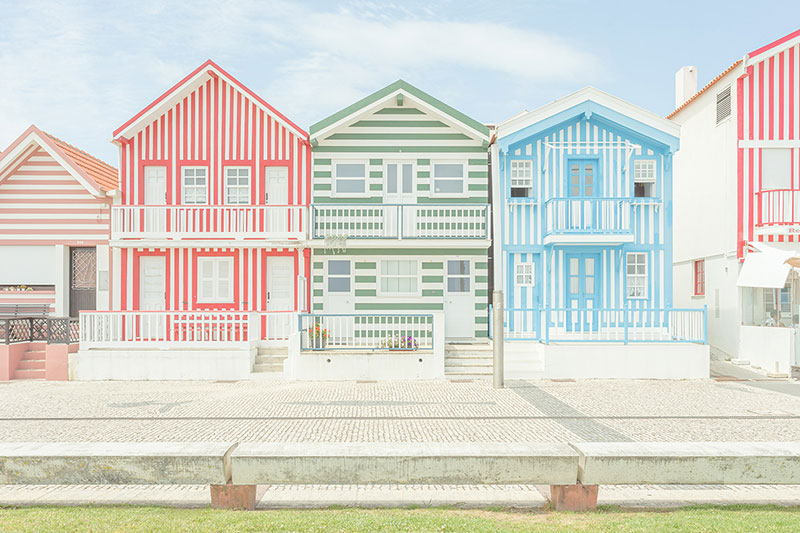 سه ساختمان رنگی در کوستا نوا؛ منبع عکس‌: behance؛ عکاس: Tiago & Tania