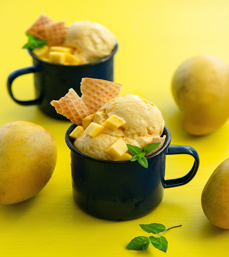بستنی لیمو و انبه و کارامل ؛ منبع عکس:nibblesandfeasts ؛ نام عکاس: نامشخص