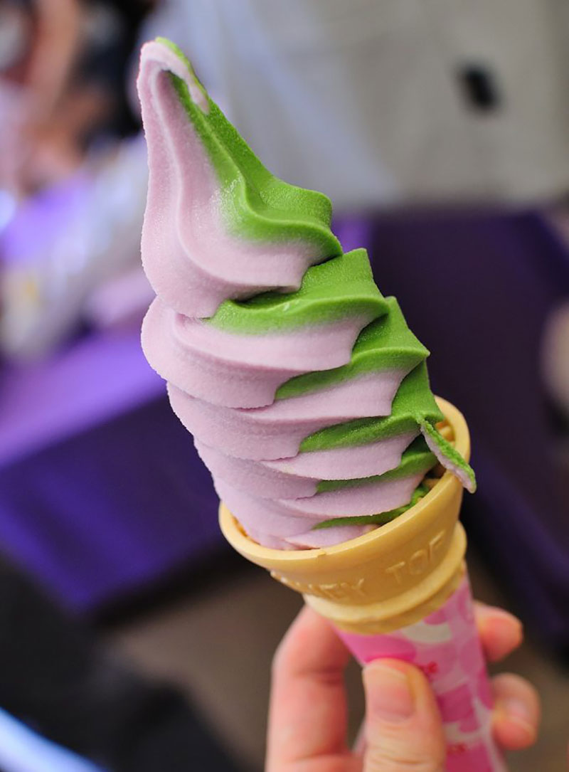 بستنی قیفی رنگارنگ ؛ منبع عکس:nagoyafoodie ؛ نام عکاس: نامشخص