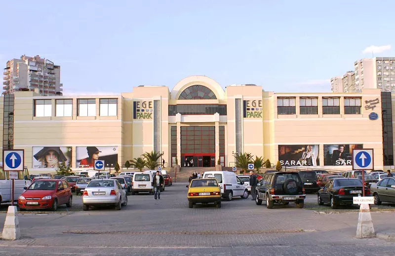 مرکز تجاری اژه پارک ماوی شهیر در ازمیر؛ منبع عکس: izmirmekan.net؛ عکاس: نامشخص