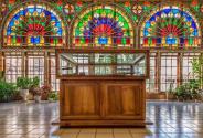 پنجره های رنگی موزه سنجش. منبع عکس: گوگل مپ. عکاس: Abbas Banihoseinian