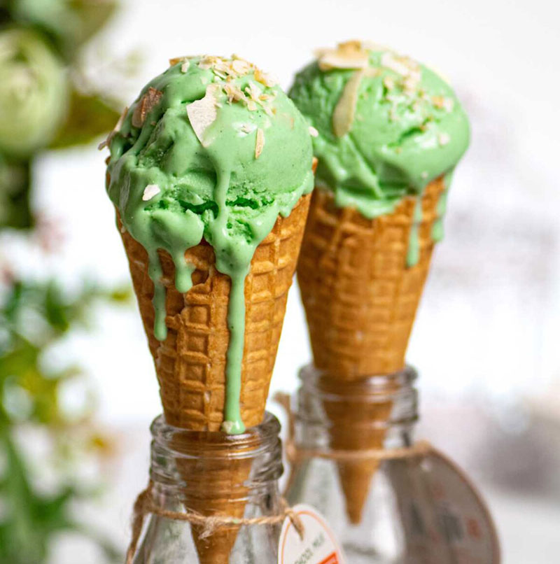 بستنی قیفی سبز رنگ؛ منبع عکس: sugaryums؛ عکاس: نامشخص