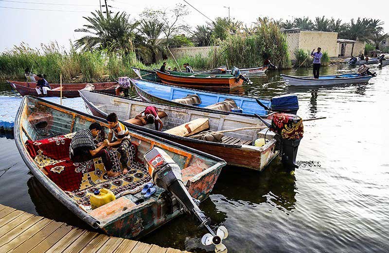 قایق‌هایی در ورودیه روستای سراخیه؛ منبع عکس: tasnim news؛ عکاس: مهدی پدرام خو