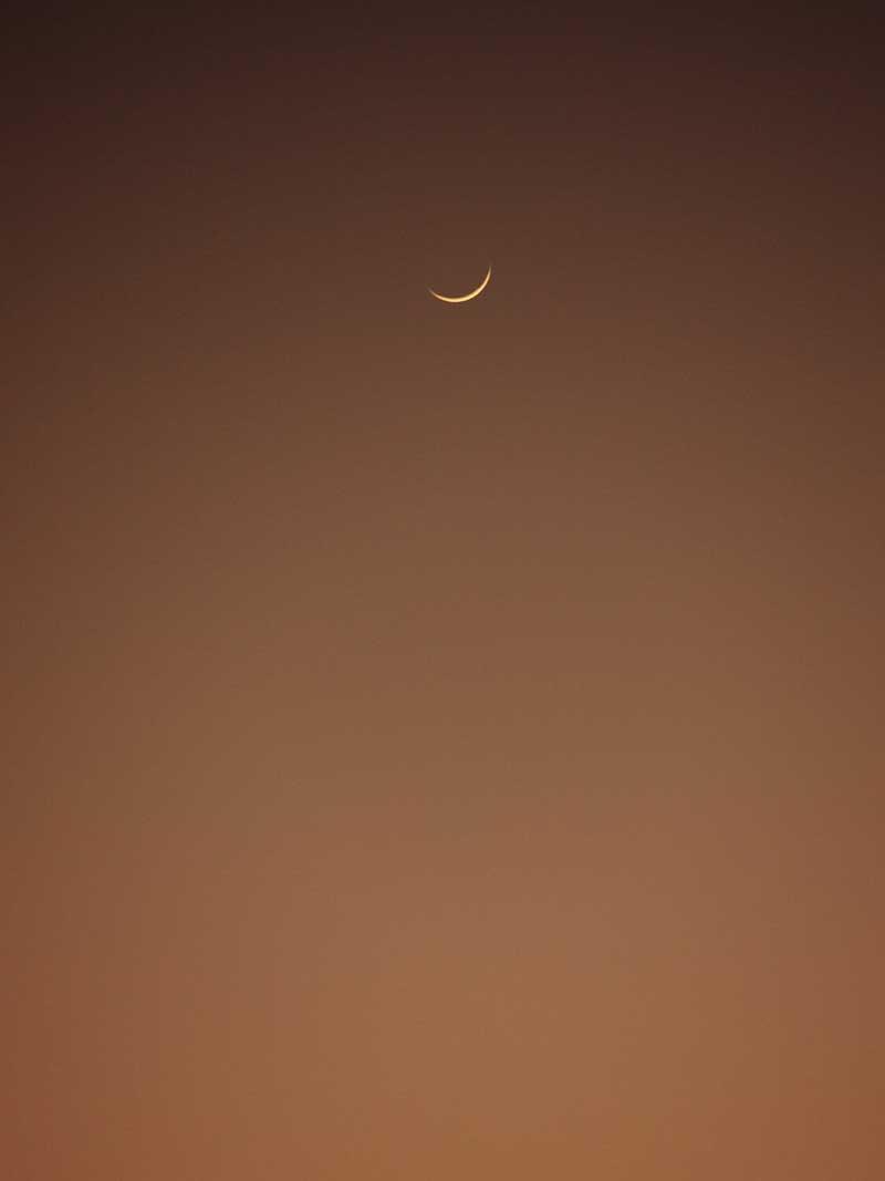 هلال ماه در آسمان اردن 