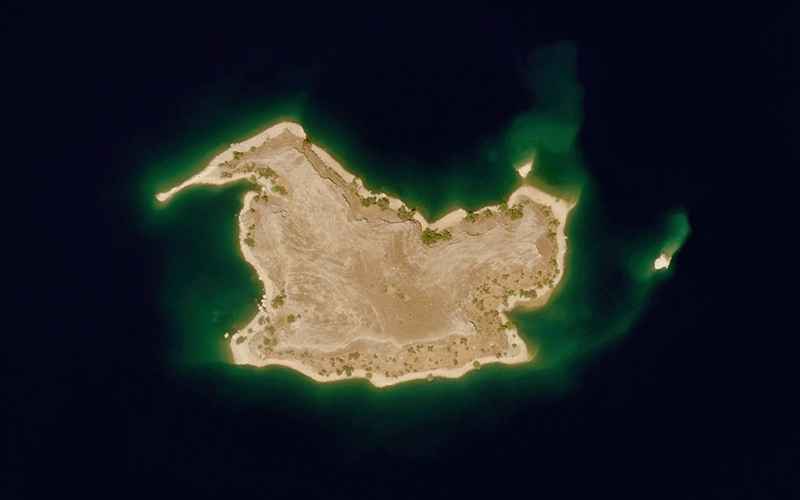 عکس هوایی از دریاچه‌ای در ایران