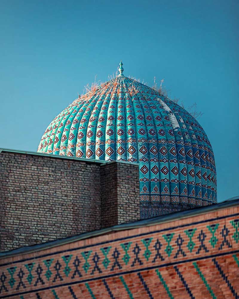 بنایی با گنبد آبی در ازبکستان