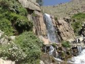 آبشار گنجنامه؛ منبع عکس: گوگل مپ؛ عکاس: صادق سپهر