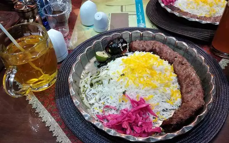 یک پرس کباب در رستوران مرشد، منبع عکس: گوگل مپ، عکاس: امین حسینی