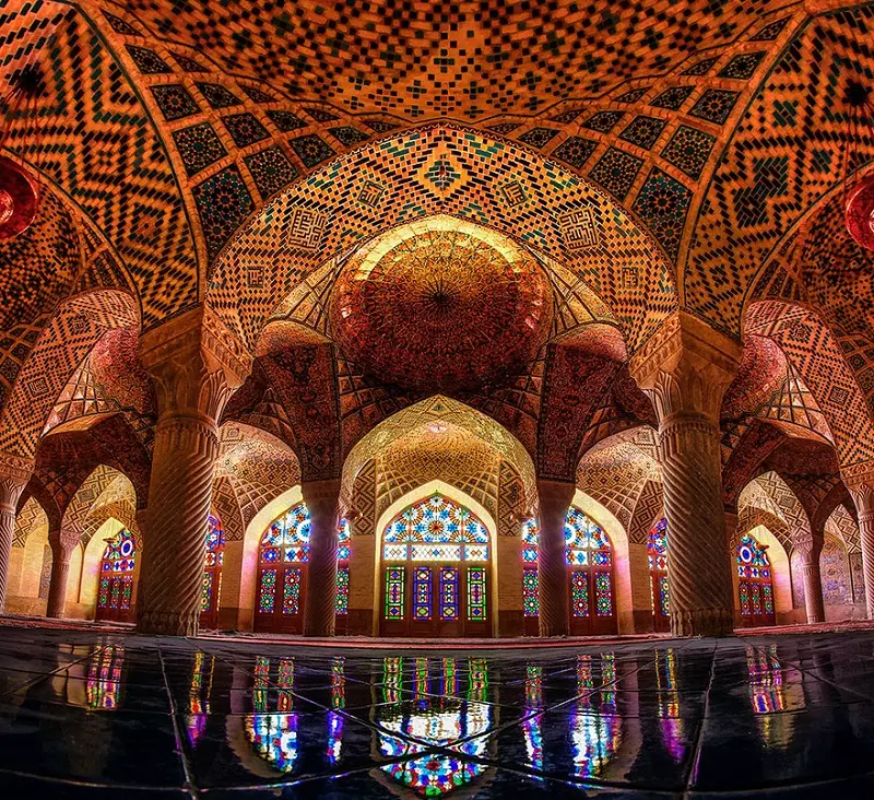 مسجد نصیر الملک شیراز؛ منبع عکس: گوگل‌مپ؛ عکاس: mostafa mosavi