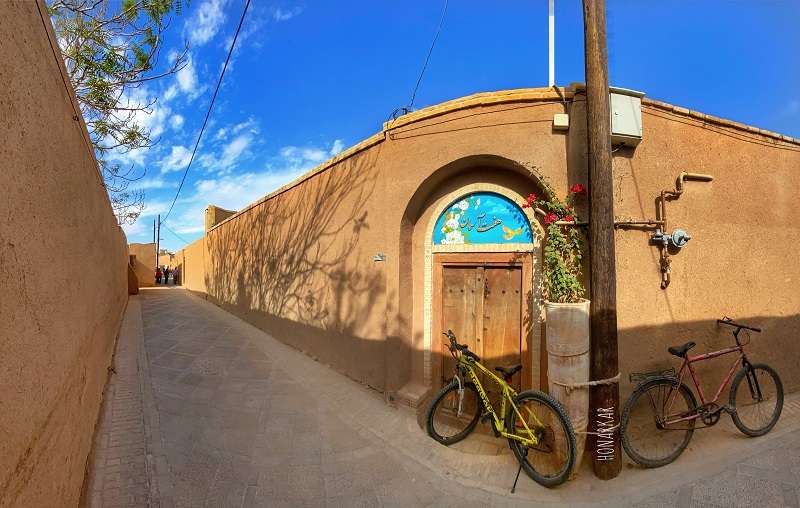 شهر دوچرخه ها و نمایی از بافت تاریخی شهر یزد؛ منبع عکس: گوگل مپ؛ عکاس: Rezoo0013