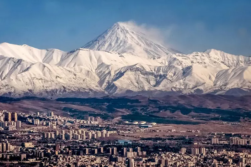 قله دماوند در تهران در هوای پاک