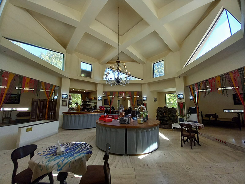 کافه و رستوران آرامگاه فردوسی؛ منبع عکس: گوگل مپ؛ عکاس: امیر جنگی