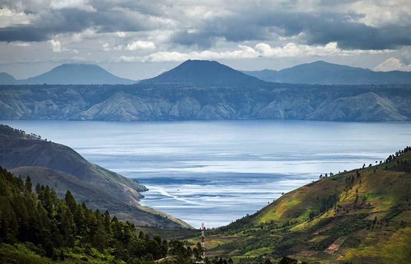 دریاچه توبا (Lake Toba) بزرگ‌ترین دریاچه آتشفشانی در جهان