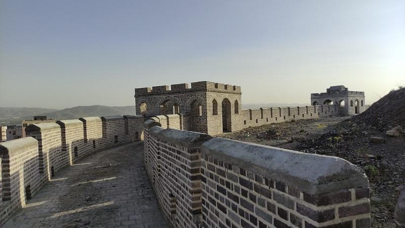 دیوار چین در پارک مینی ورلد ملایر؛ منبع عکس گوگل مپ؛ عکاس: مهدی آریانمنش