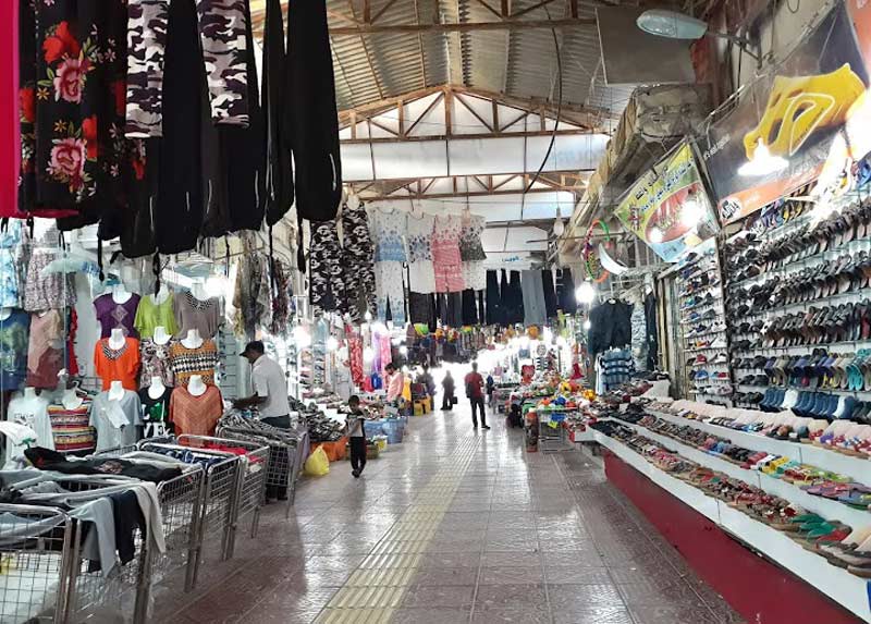 نمایی از داخل راهروی سرپوشیده از بازار قدیم قشم، منبع عکس: گوگل مپ، عکاس: پیام نادری
