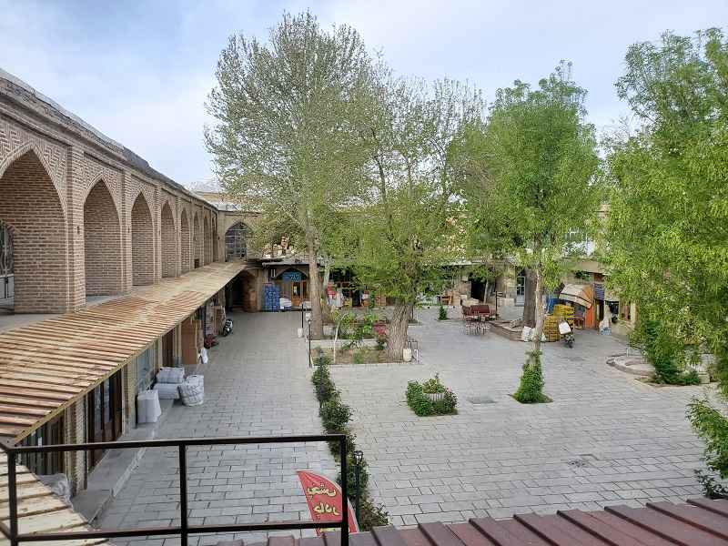 سرای گلشن در بازار همدان؛ منبع عکس: گوگل مپ؛ عکاس: مبین منشتی
