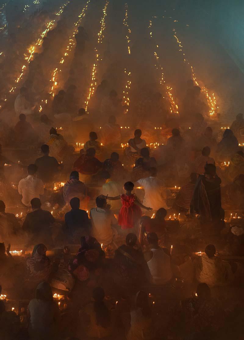تجمع مردم در جشن هندو راخر اوپوپاش