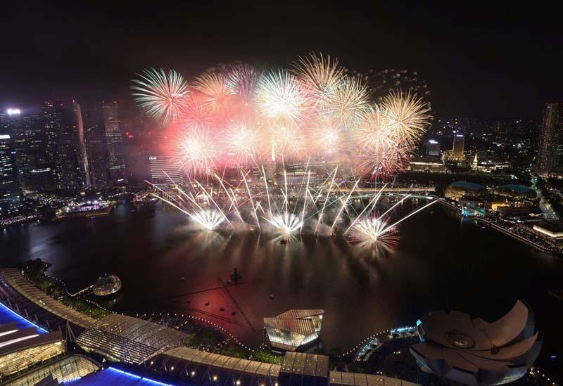 آتش بازی و مراسم تحویل سال نو میلادی در سنگاپور