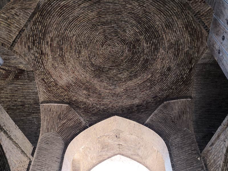 طاق‌های کاروانسرای تاریخی لاسجرد؛ منبع عکس: گوگل‌مپ؛ عکاس: صدرا قادری