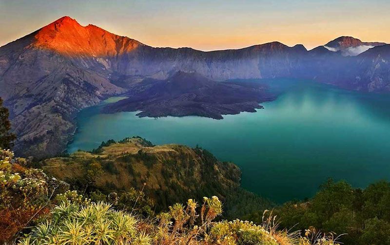 کوه رینجانی (Gunung Rinjani)، دومین آتشفشان بلند اندونزی