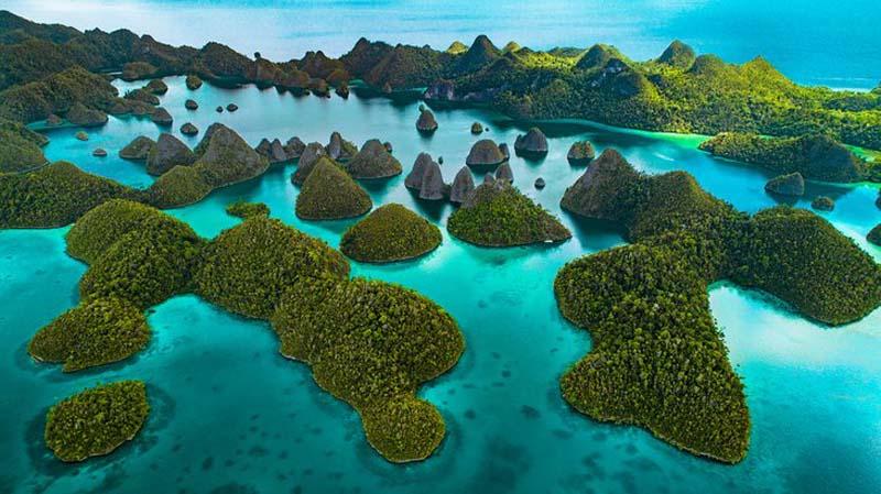 نمایی از جزایر راجا امپات  (Raja Ampat) در اندونزی