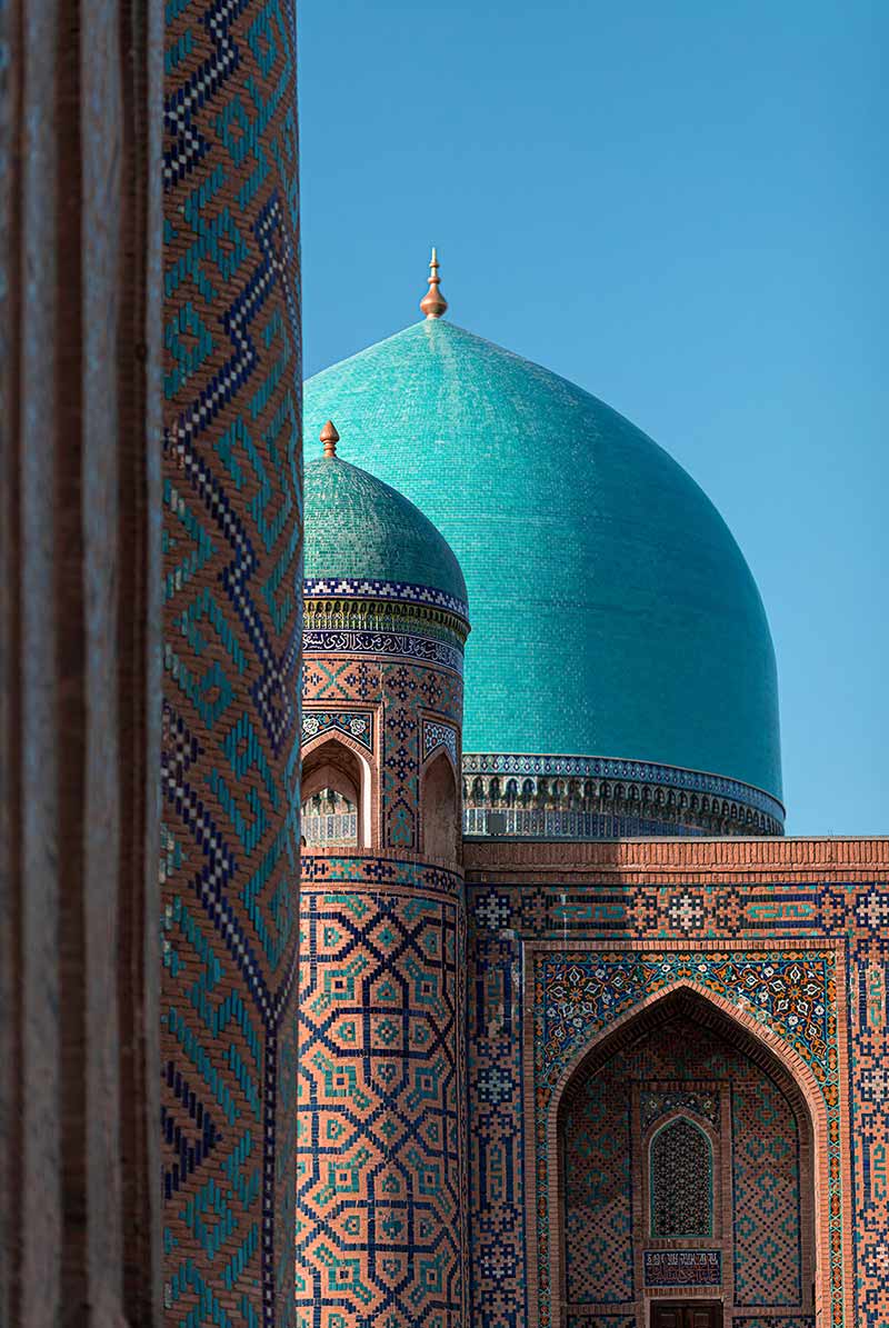 گنبد فیروزه‌ای مقبره و مسجدی در ازبکستان