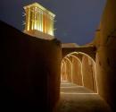 منظره ساباط ها و بادگیرها در بافت تاریخی شهر یزد؛ منبع عکس: گوگل مپ؛ عکاس: emran meh