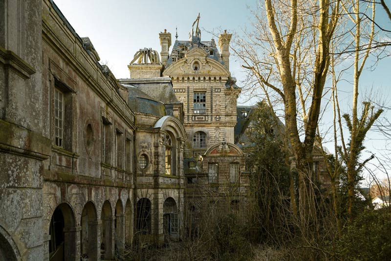 قلعه بزرگ و متروکه ای در کشور فرانسه 