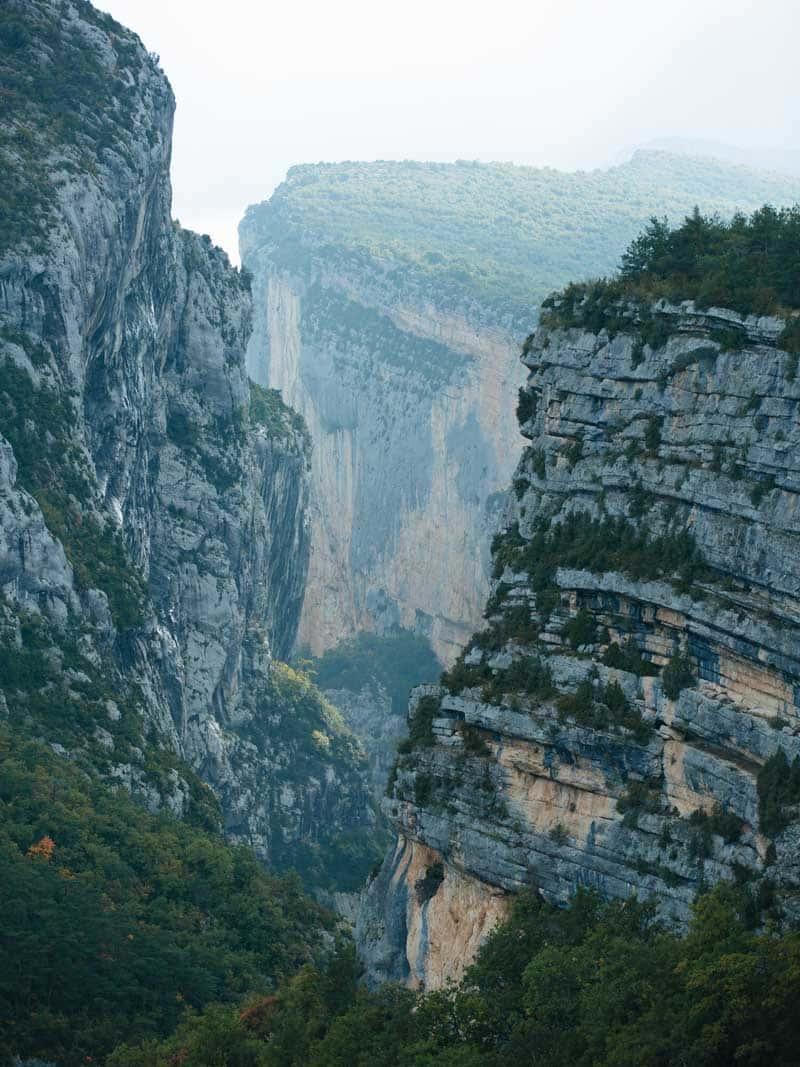 کوهستان و صخره‌هایی با پوشش گیاهی در اروپا 