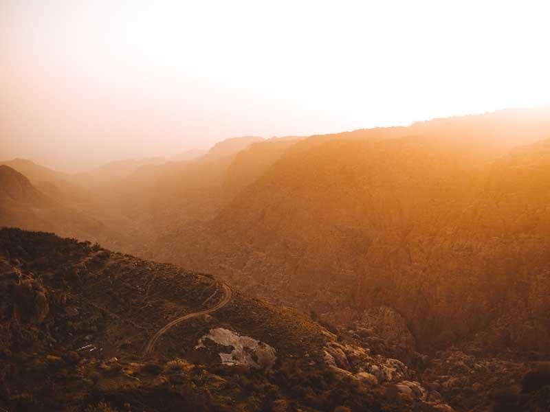 غروب آفتاب در کوهستانی در اردن 