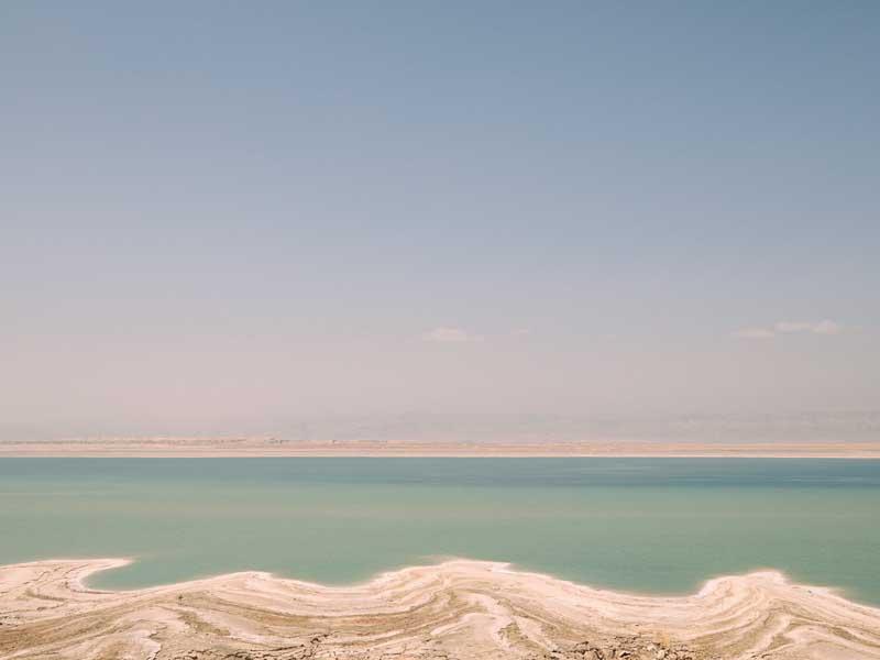 ساحل دریای مرده در کرانه باختری رود اردن 