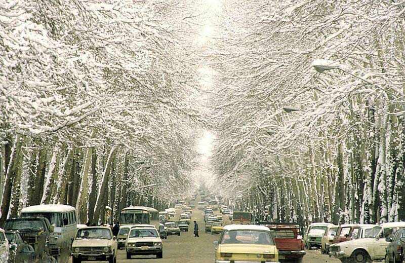 خیابان ولیعصر تهران در زمستان؛ منبع عکس: دنیای اقتصاد؛ عکاس: نامشخص