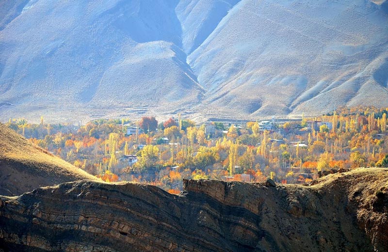 عکس دور از روستای ارنگه در پاییز؛ منبع عکس: دلگرم، عکاس: نامشخص