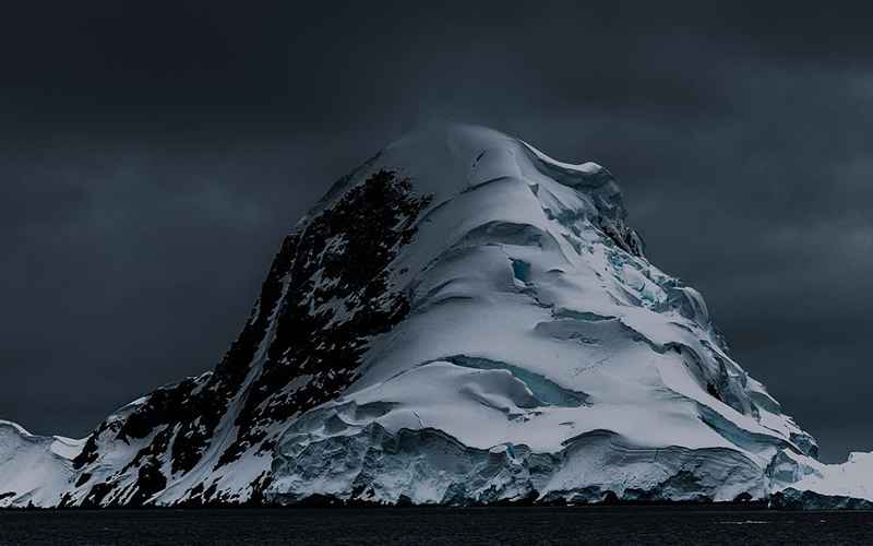 کوهی پوشیده از برف در جنوبگان