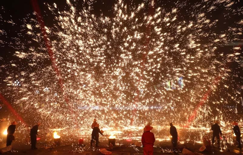  آتش بازی در استان سیچوان چین به مناسبت جشنواره فانوس