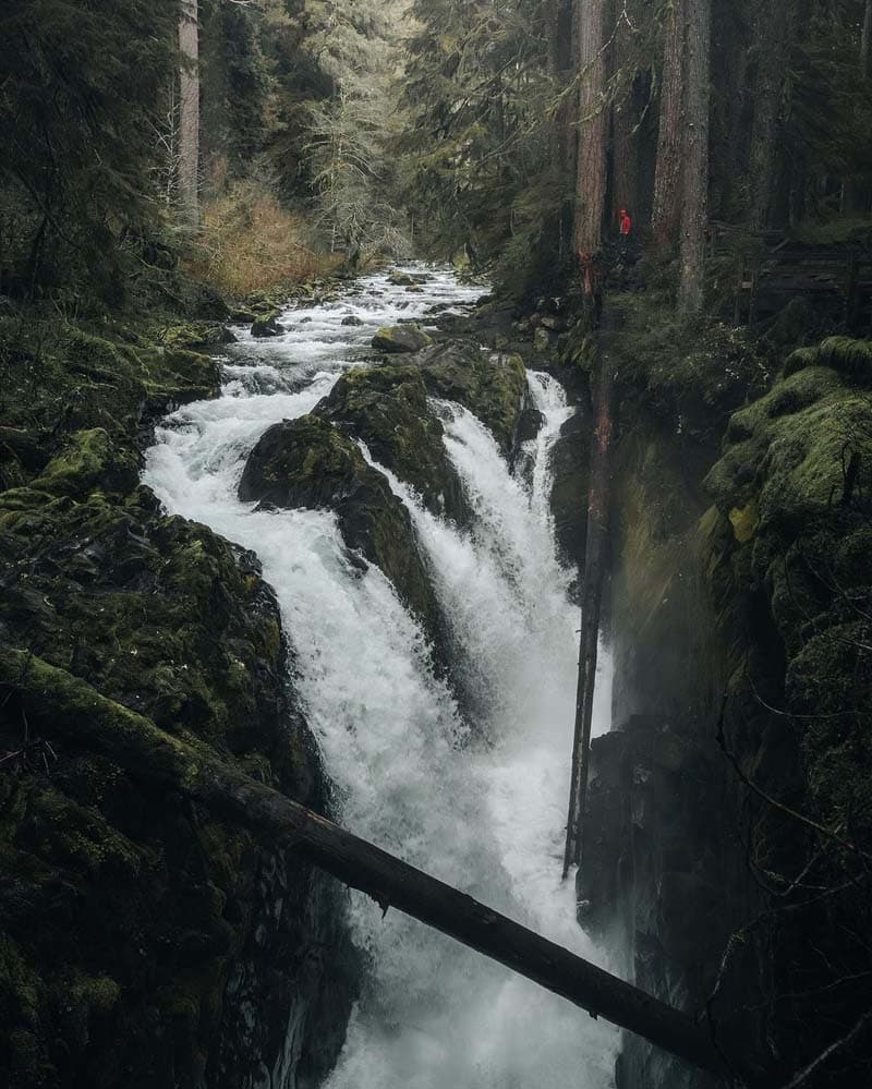 آبشاری در ایالت واشینگتن (Washington State)