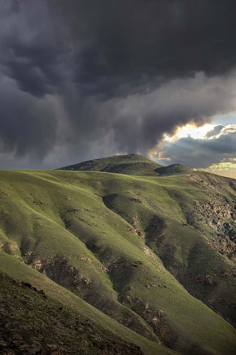 منظره سبز کوهستانی در افغانستان