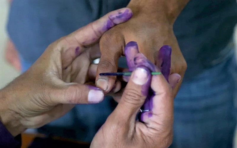 رنگ کردن انگشت برای انتخابات پاکستان