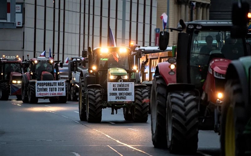 اعتراض کشاورزان در خیابان های چک