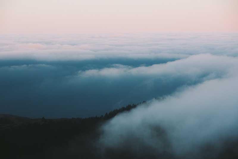 ابر و مه انبوه در منطقه‌ای در ایالت اورگن آمریکا