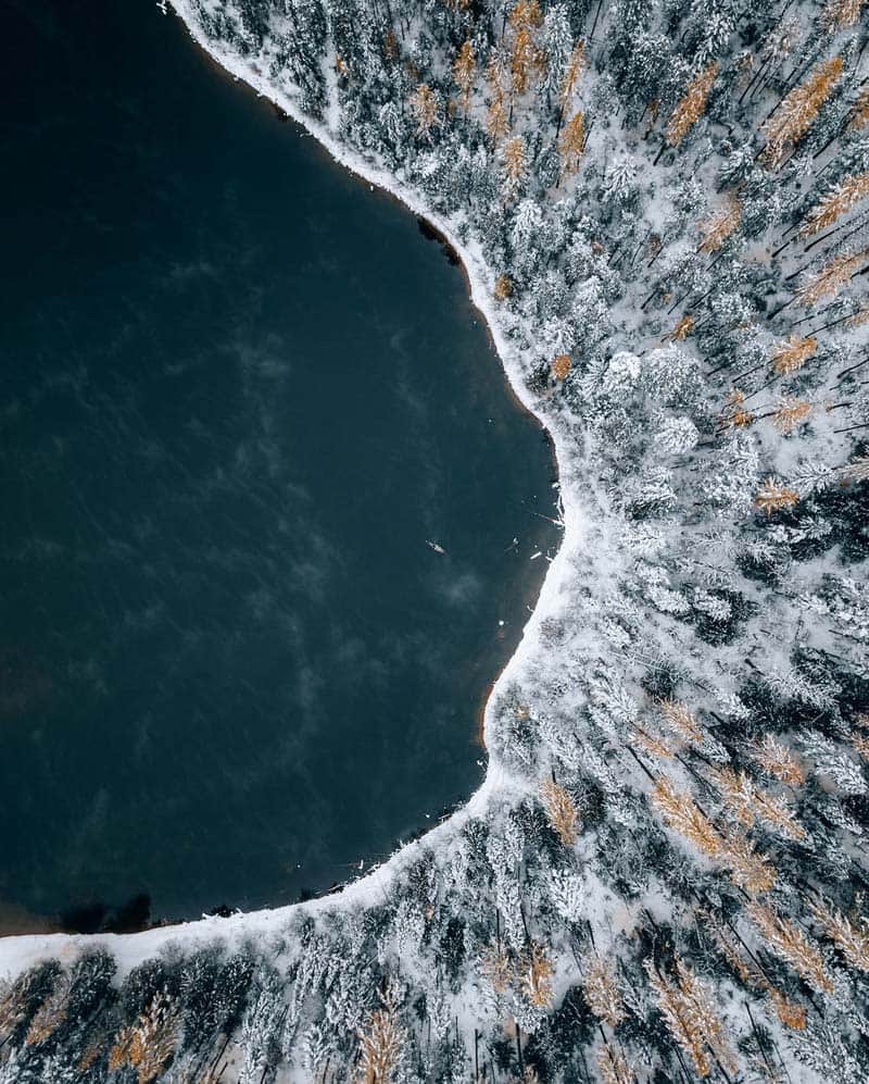 عکس هوایی از دریاچه‌ای در مونتانا (Montana) 