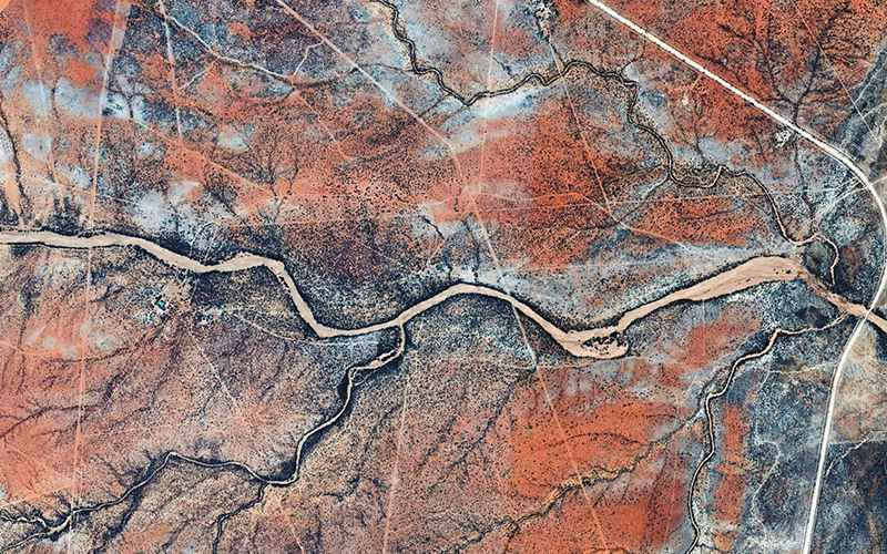 عکس هوایی از عبور رودخانه در نامیبیا