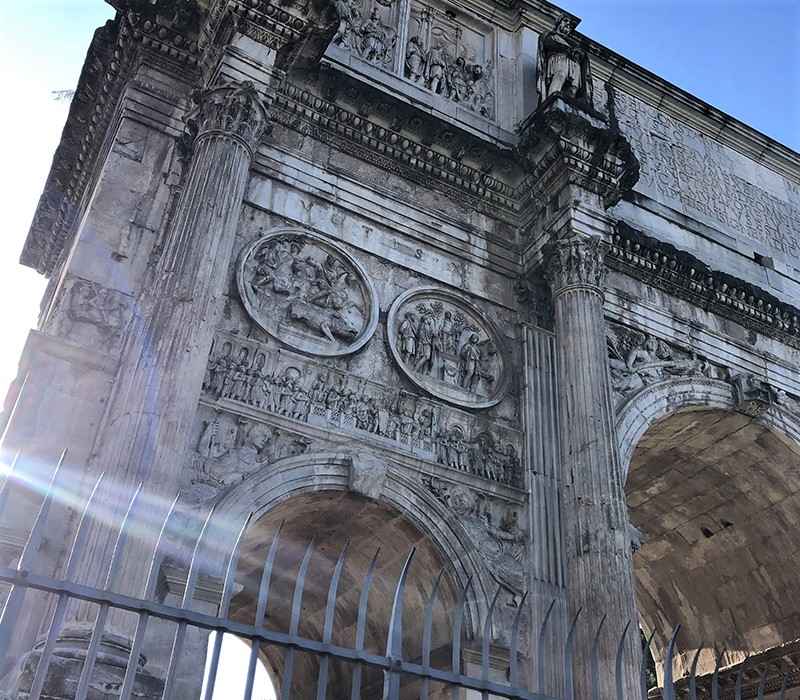 نمای ساختمانی تاریخی در رم