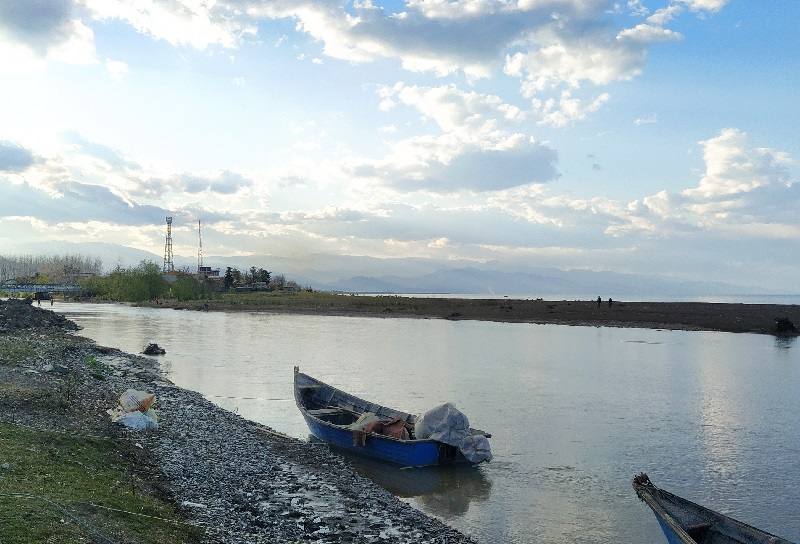 قایق‌های تفریحی در روخانه شفارود؛ منبع عکس: گوگل مپ؛ عکاس: محمد رسولی