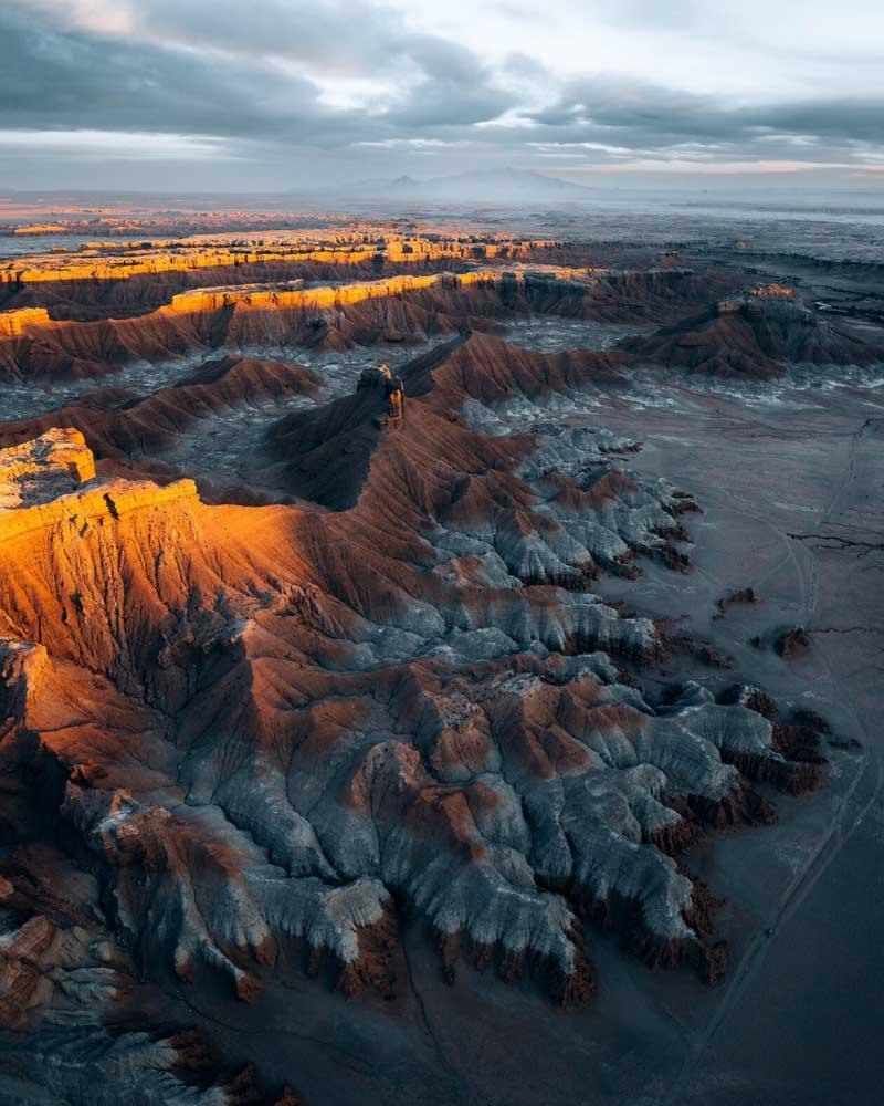 صخره‌های رنگی در بیابان‌های یوتا (Utah)
