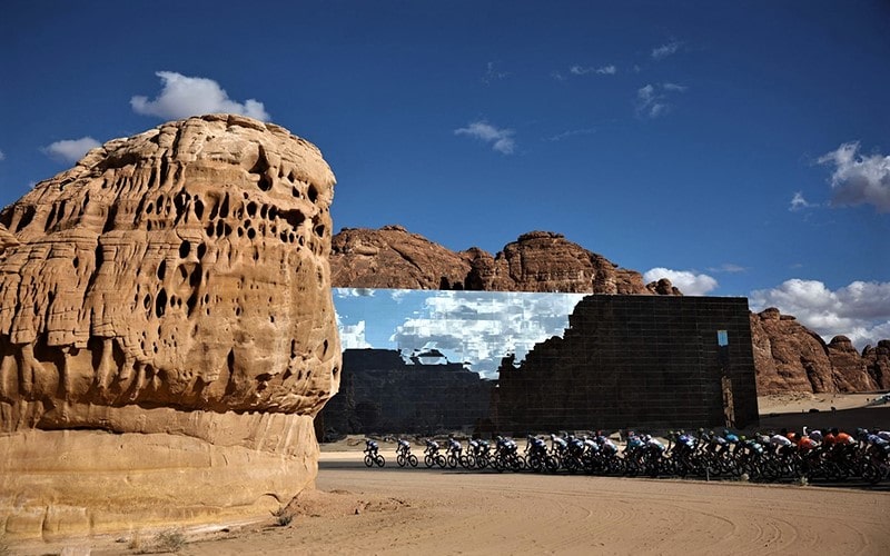 دوچرخه سواری در میان صخره‌ها