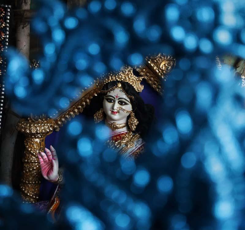  فروش مجسمه الهه سرسوتی (Saraswati) پیش از جشنواره Basant Panchami در کلکته هند