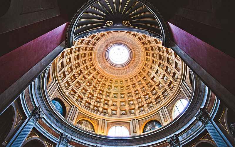 سقف کلیسایی تاریخی در رم